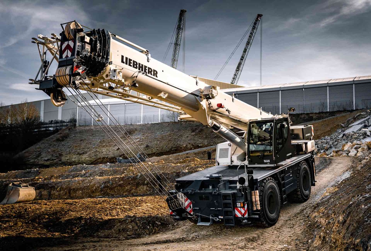 Compact rough-terrain crane on a mine plant hardstand